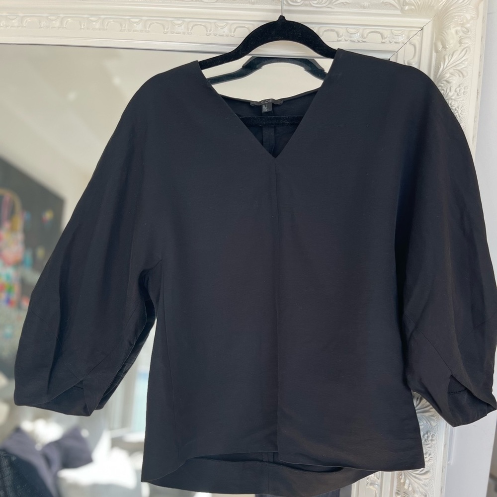 COS balloon long sleeve shirt, black. Size 4/ small
